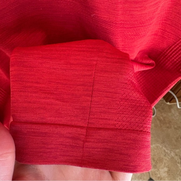 Lululemon Medium Metal Vent Tech Red - Picture 4 of 4